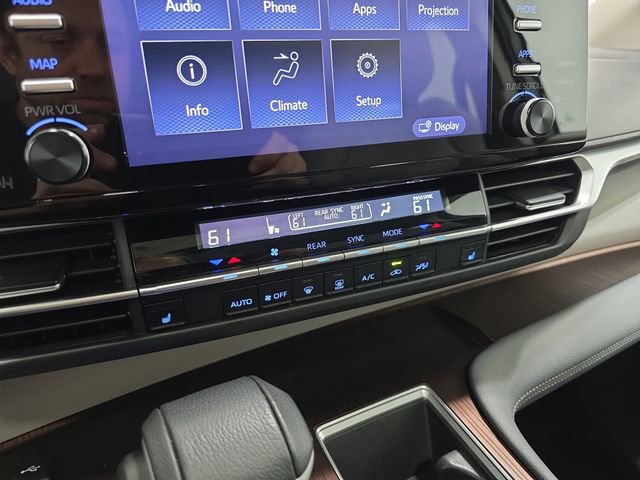 Certified 2024 Toyota Sienna XLE FWD image 21