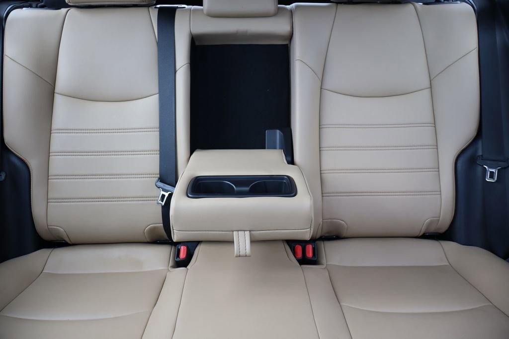 Used 2020 Toyota RAV4 XLE Premium image 38