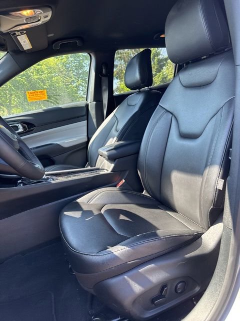 Used 2025 Jeep Compass Limited AWD/4WD image 11