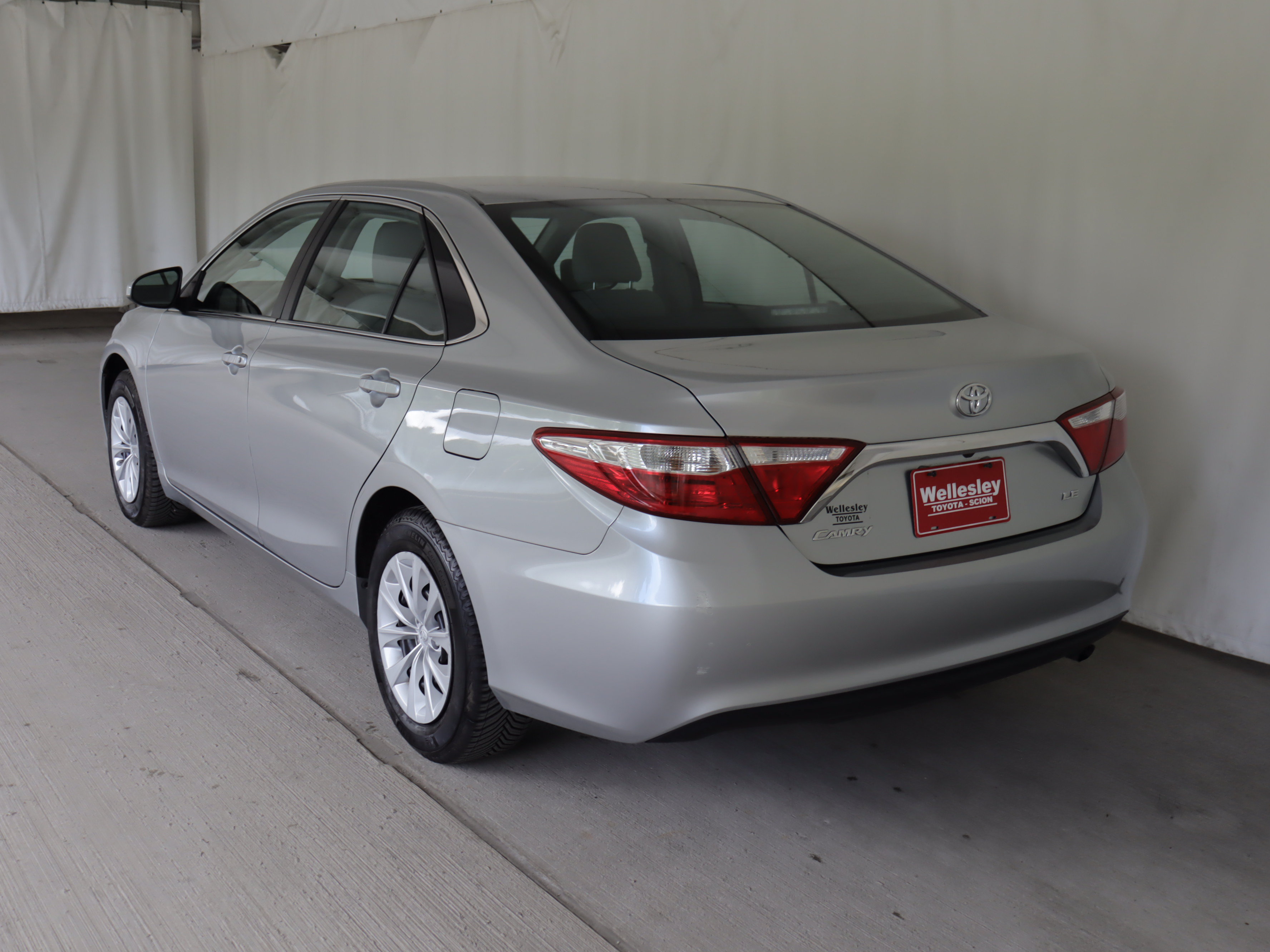 Used 2015 Toyota Camry LE FWD image 23