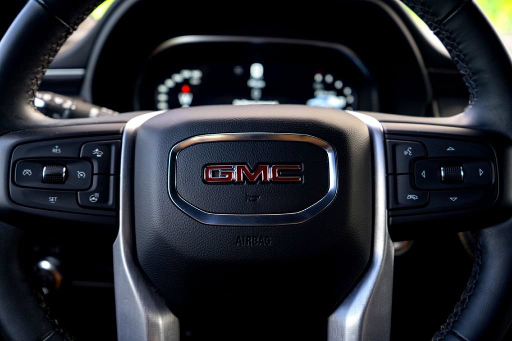 Used 2023 GMC Yukon XL SLT w/ SLT Luxury Package AWD/4WD image 13