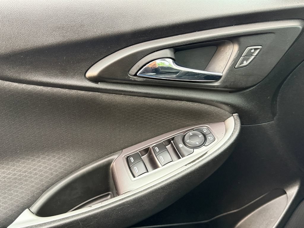 Used 2018 Chevrolet Malibu LS FWD image 11