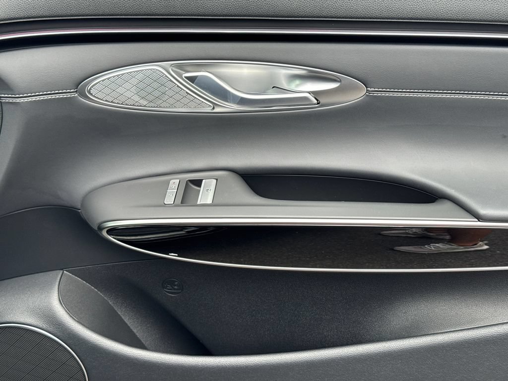 New 2027 Genesis GV70 2.5T AWD/4WD image 16