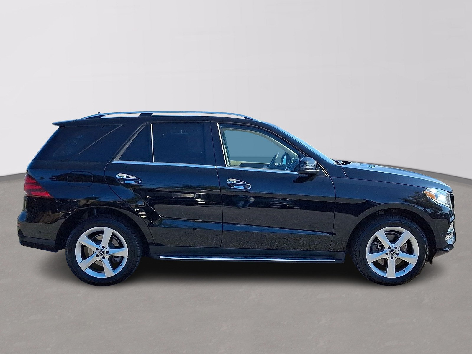 Used 2018 Mercedes-Benz GLE 350 4MATIC image 4