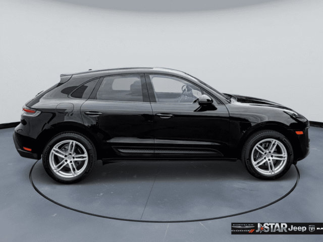 Used 2024 Porsche Macan AWD/4WD image 4