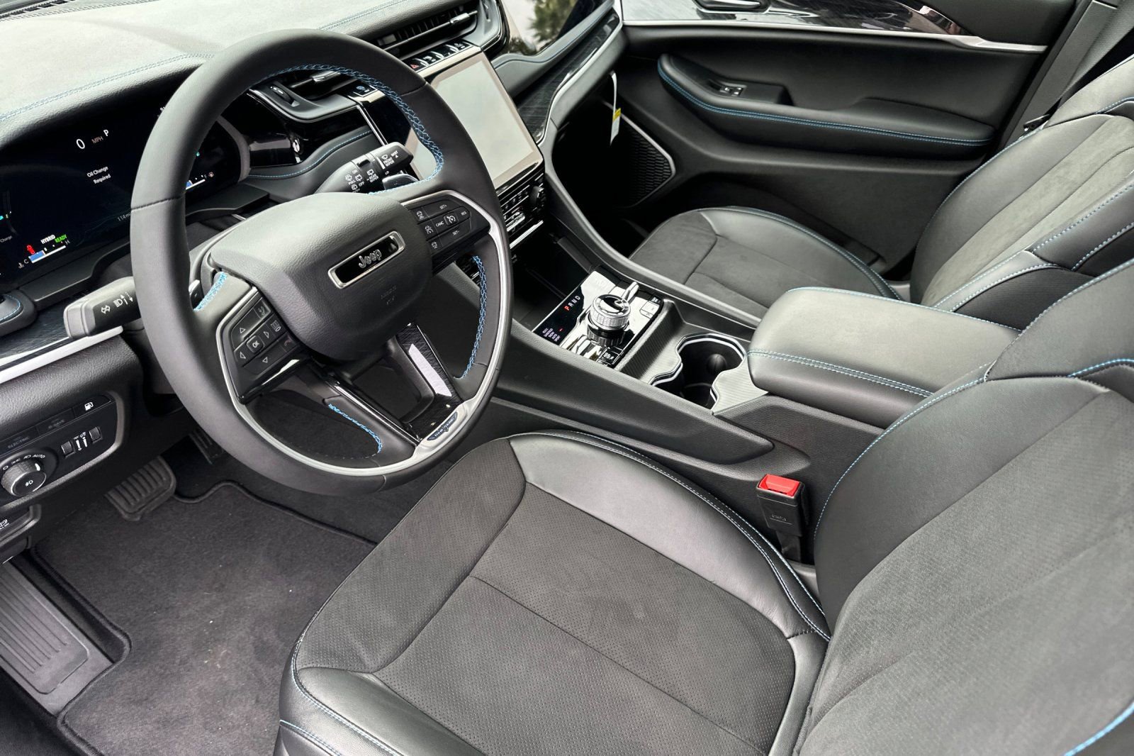 New 2023 Jeep Grand Cherokee Trailhawk w/ Advanced Protech Group II AWD/4WD image 9