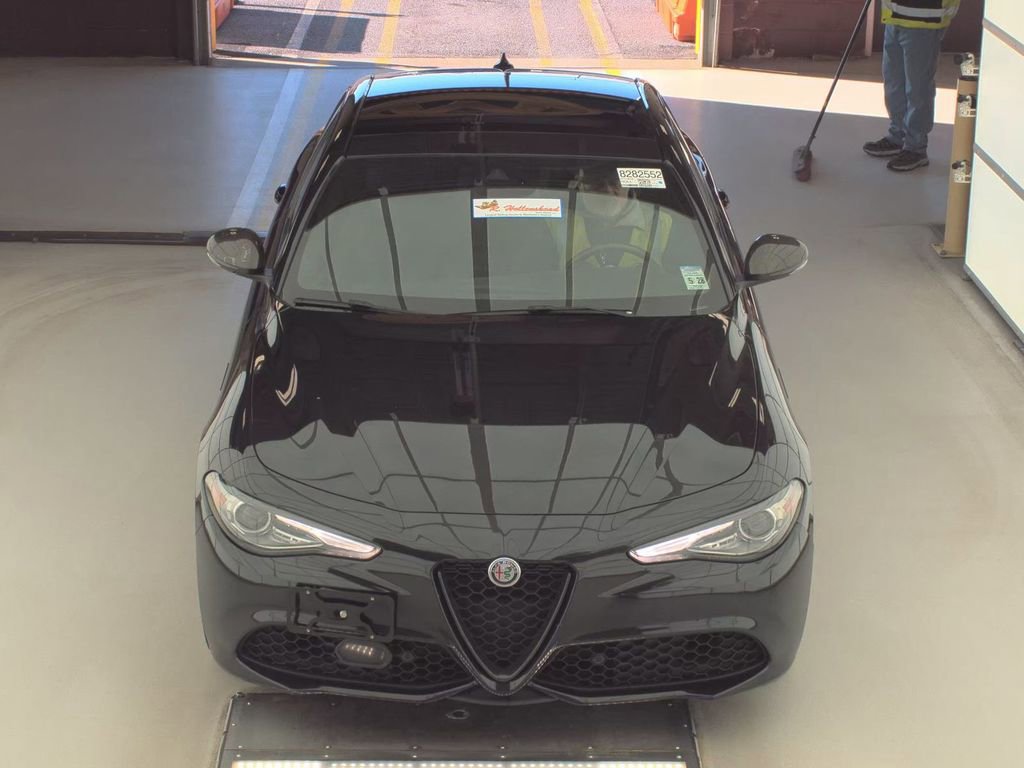Used 2023 Alfa Romeo Giulia Estrema image 2