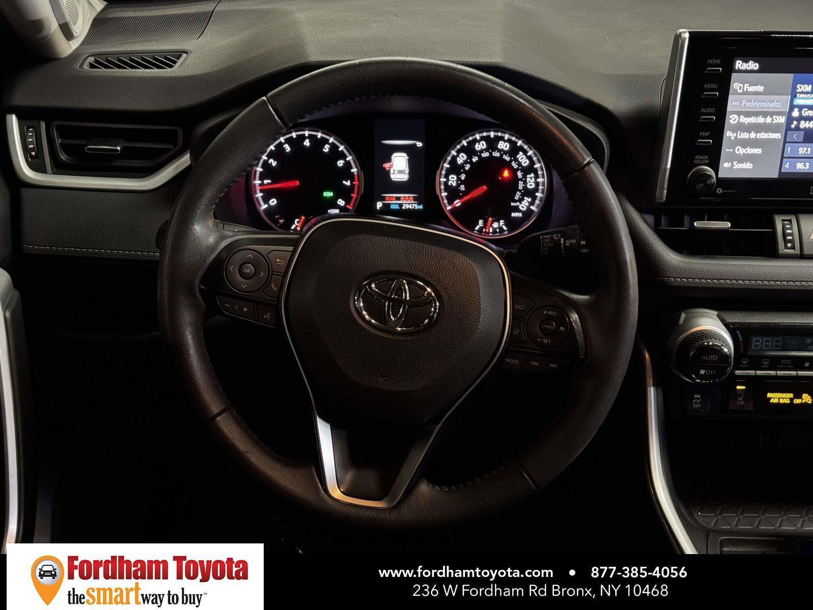 Used 2021 Toyota RAV4 XLE Premium image 14