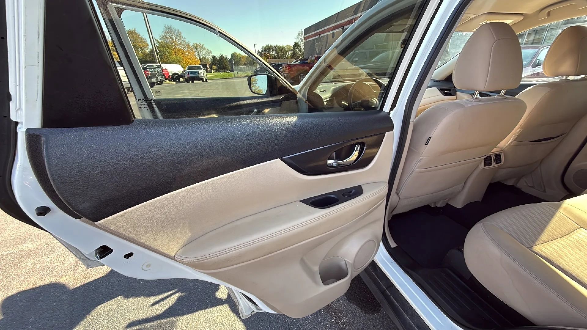 Used 2018 Nissan Rogue SV image 14