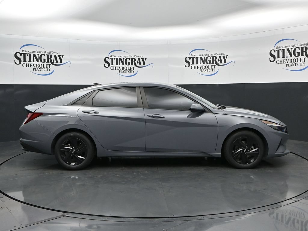 Used 2023 Hyundai Elantra SEL w/ Preferred Accessory Package FWD image 8
