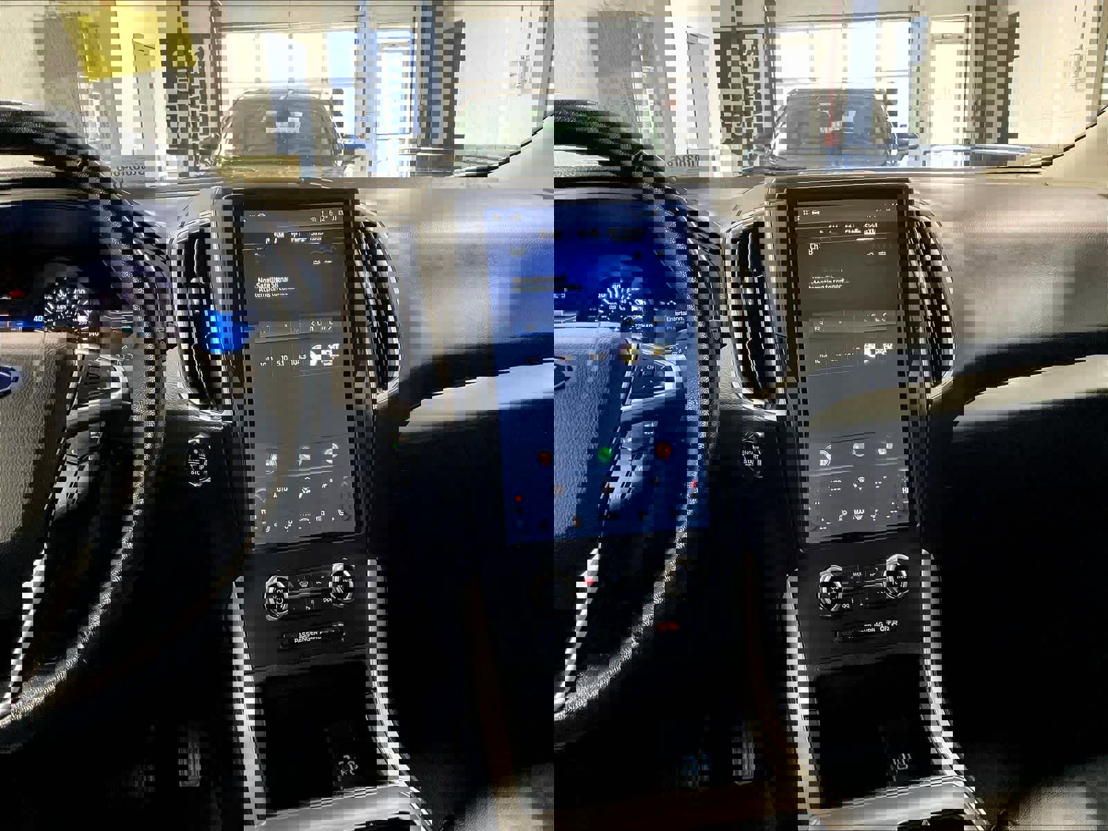 Used 2023 Ford Edge SEL image 18