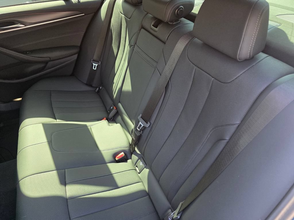 Used 2023 BMW 540i w/ M Sport Package RWD image 15