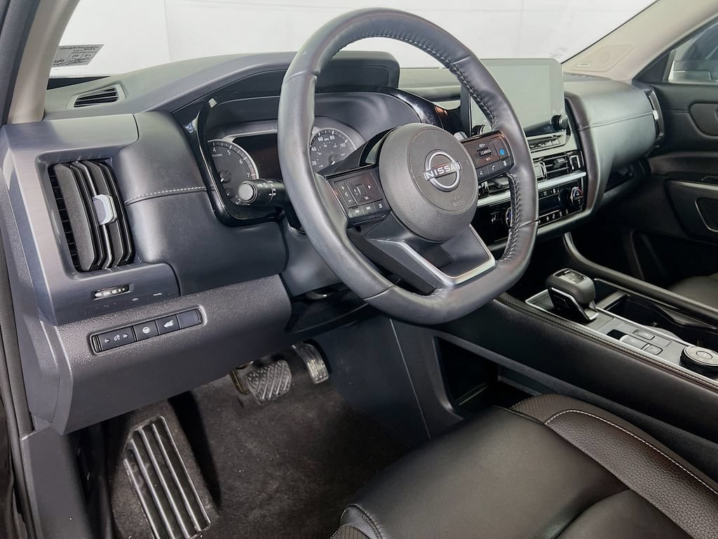 Used 2024 Nissan Pathfinder SL w/ SL Premium Package AWD/4WD image 9