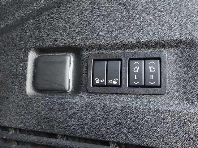 Used 2023 Chevrolet Suburban Z71 w/ Luxury Package image 21