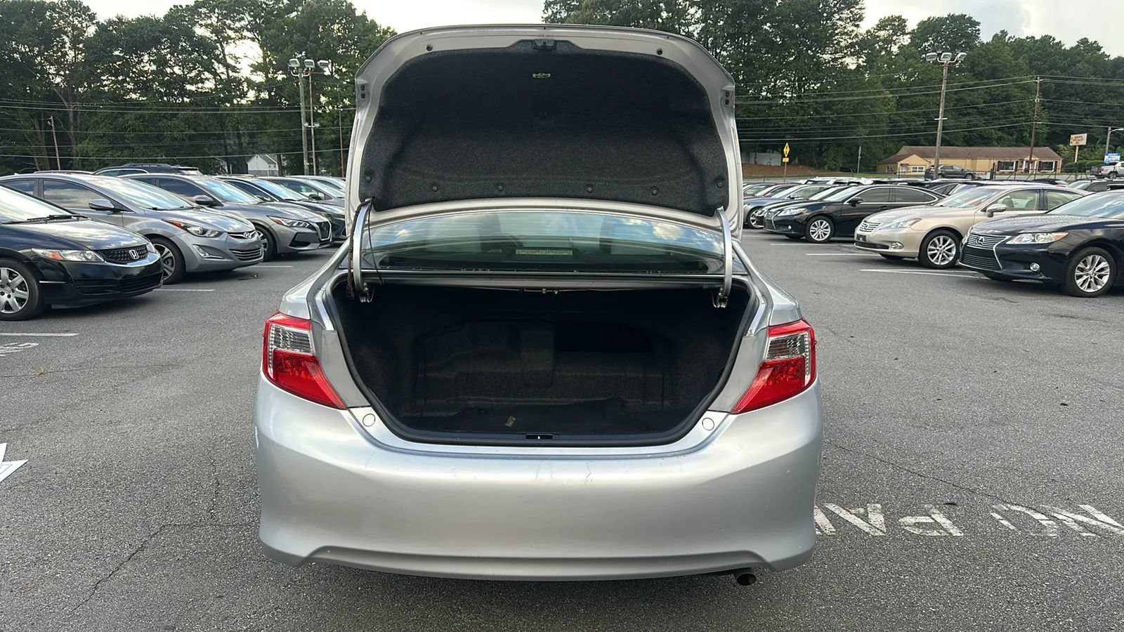 Used 2012 Toyota Camry LE FWD image 21