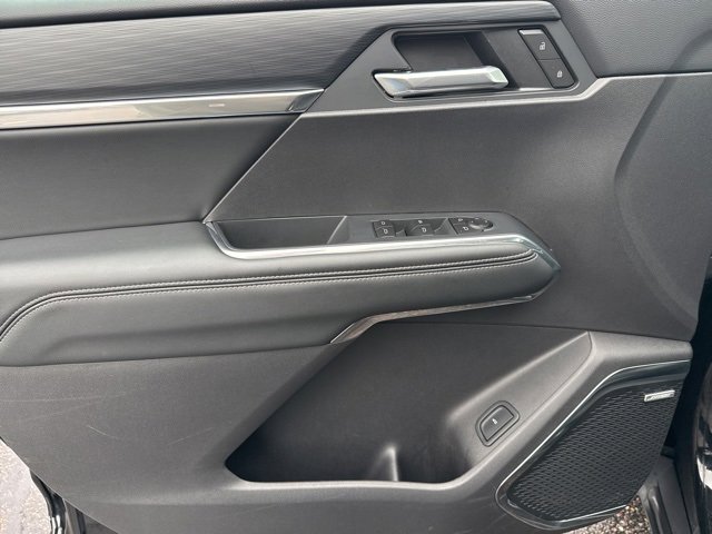 Used 2025 GMC Acadia Elevation image 14