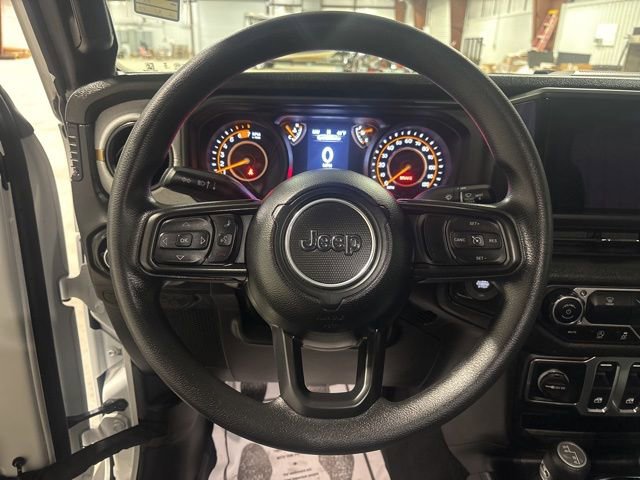 Used 2025 Jeep Wrangler Sport image 12