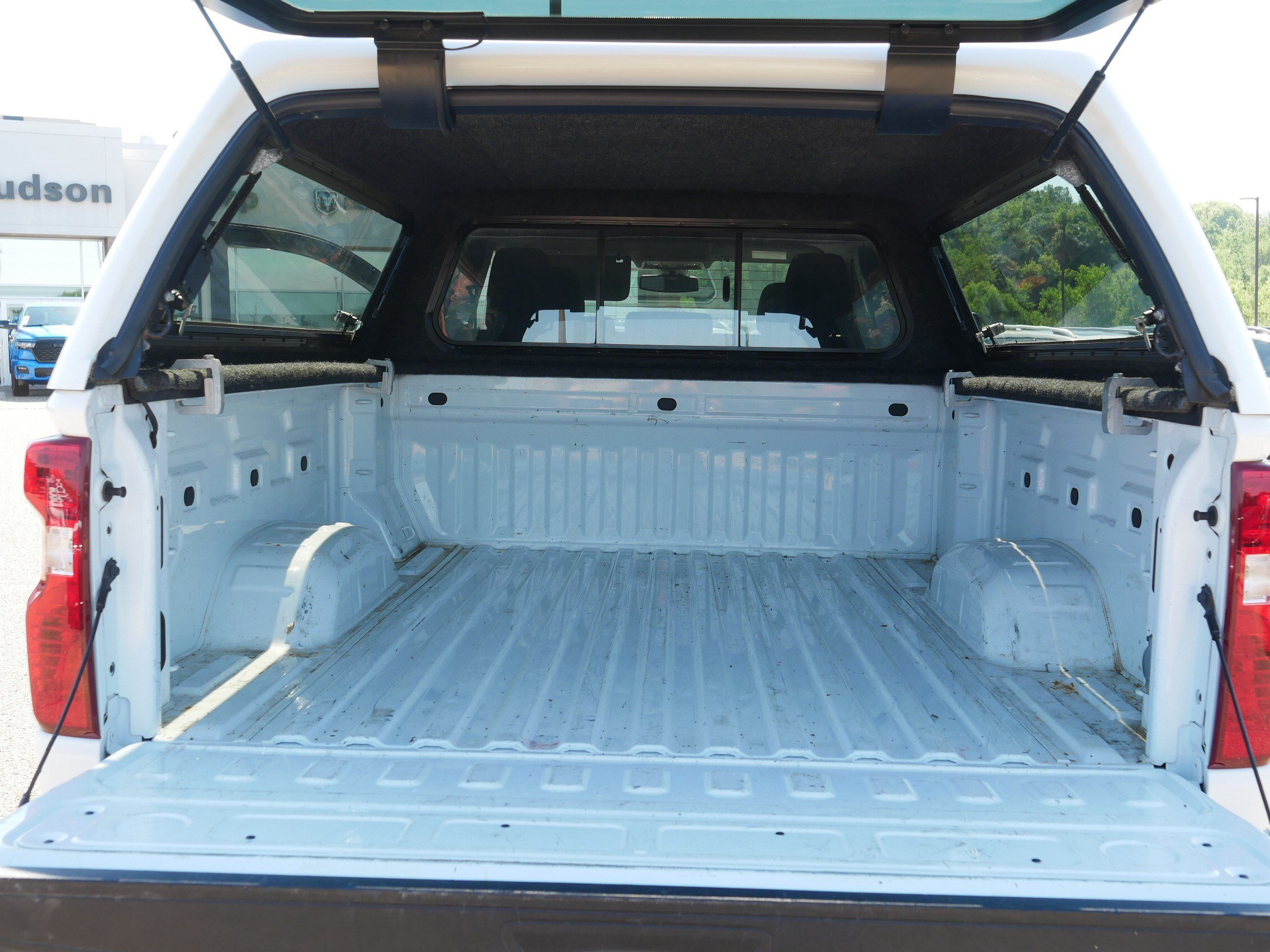 Used 2022 Chevrolet Silverado 2500 Custom w/ Custom Value Package AWD/4WD image 18