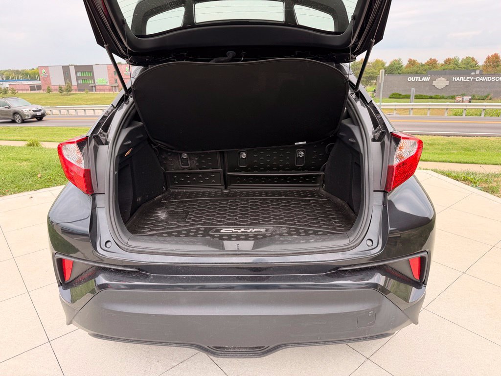 Used 2019 Toyota C-HR XLE FWD image 27
