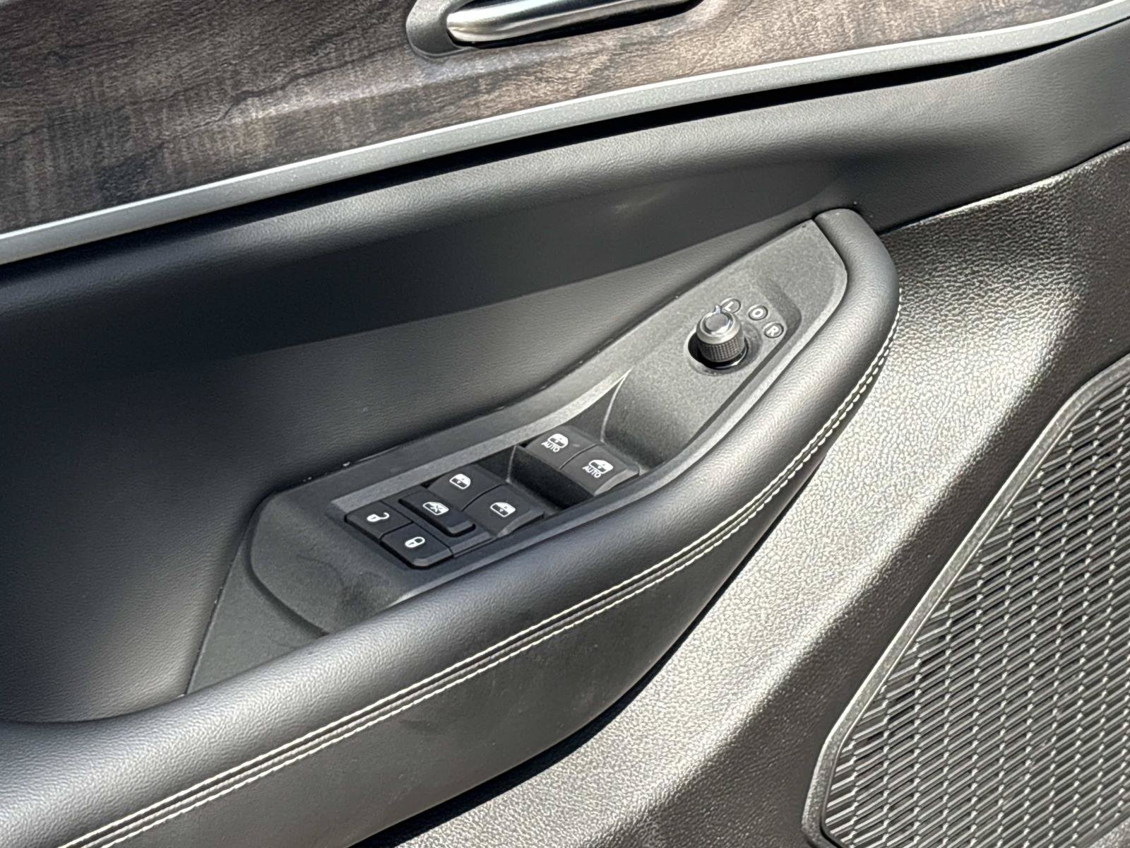New 2027 Jeep Grand Cherokee Altitude RWD image 17