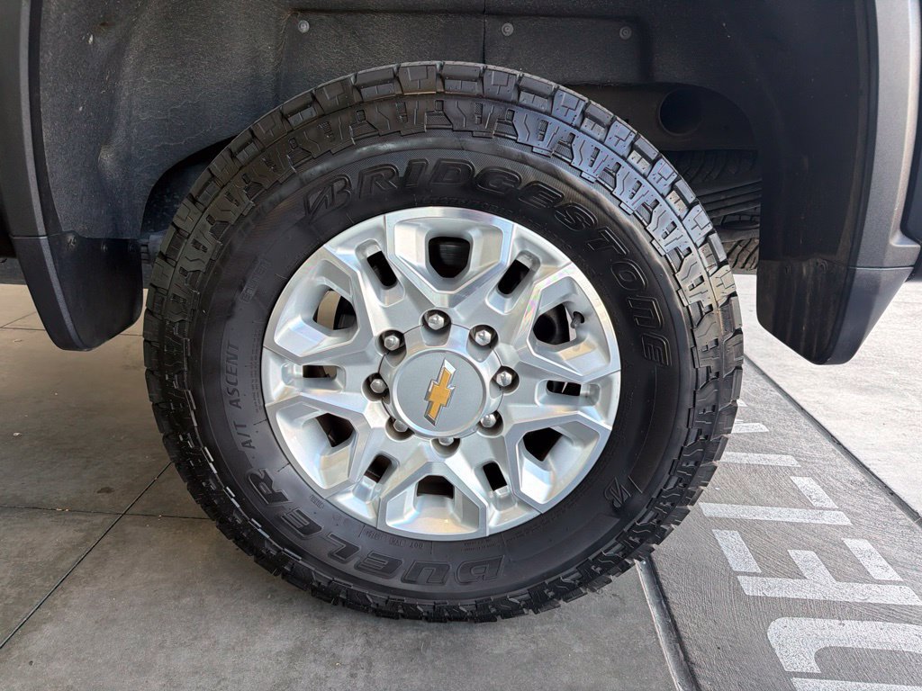 Used 2024 Chevrolet Silverado 2500 LTZ AWD/4WD image 16
