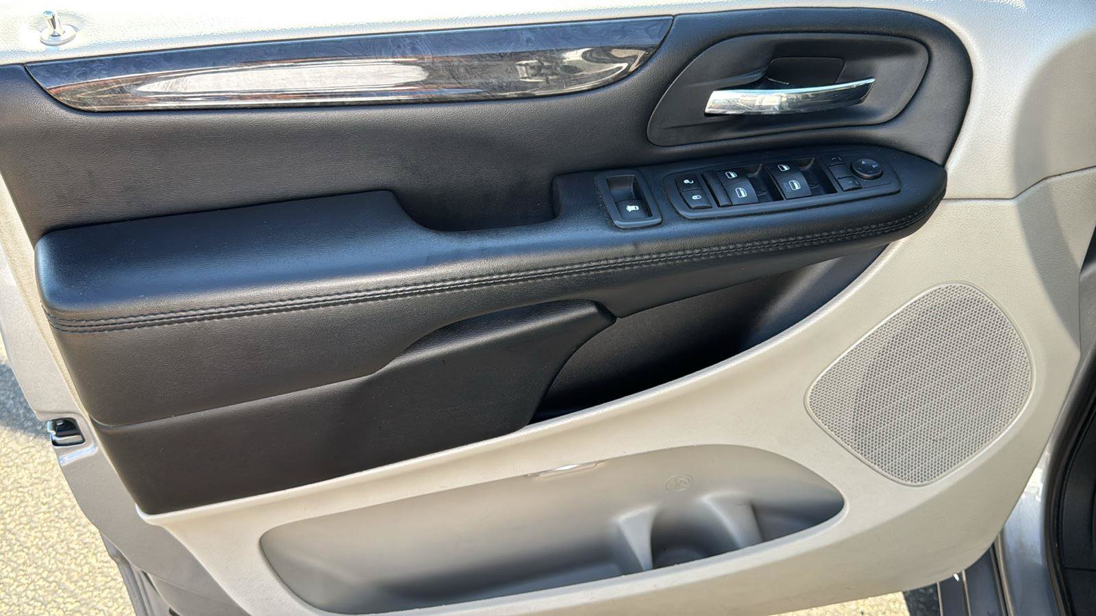 Used 2019 Dodge Grand Caravan SE FWD image 8