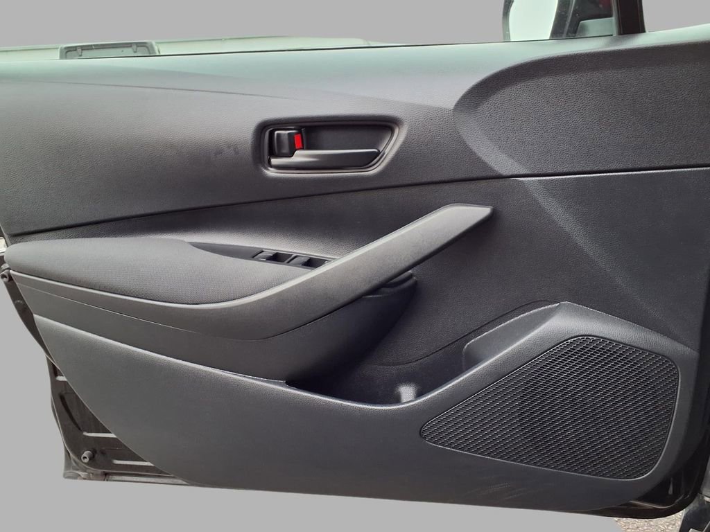 Used 2025 Toyota Corolla LE FWD image 18