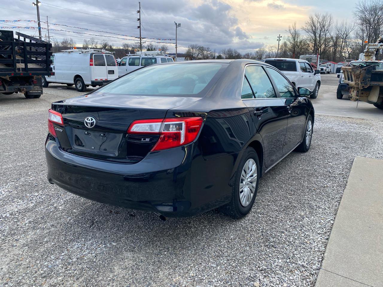 Used 2013 Toyota Camry LE FWD image 6
