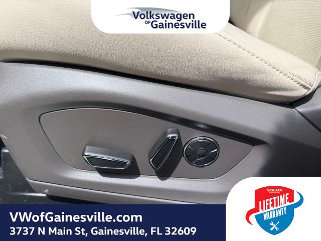 Used 2020 Ford Explorer Platinum w/ Premium Technology Package AWD/4WD image 20