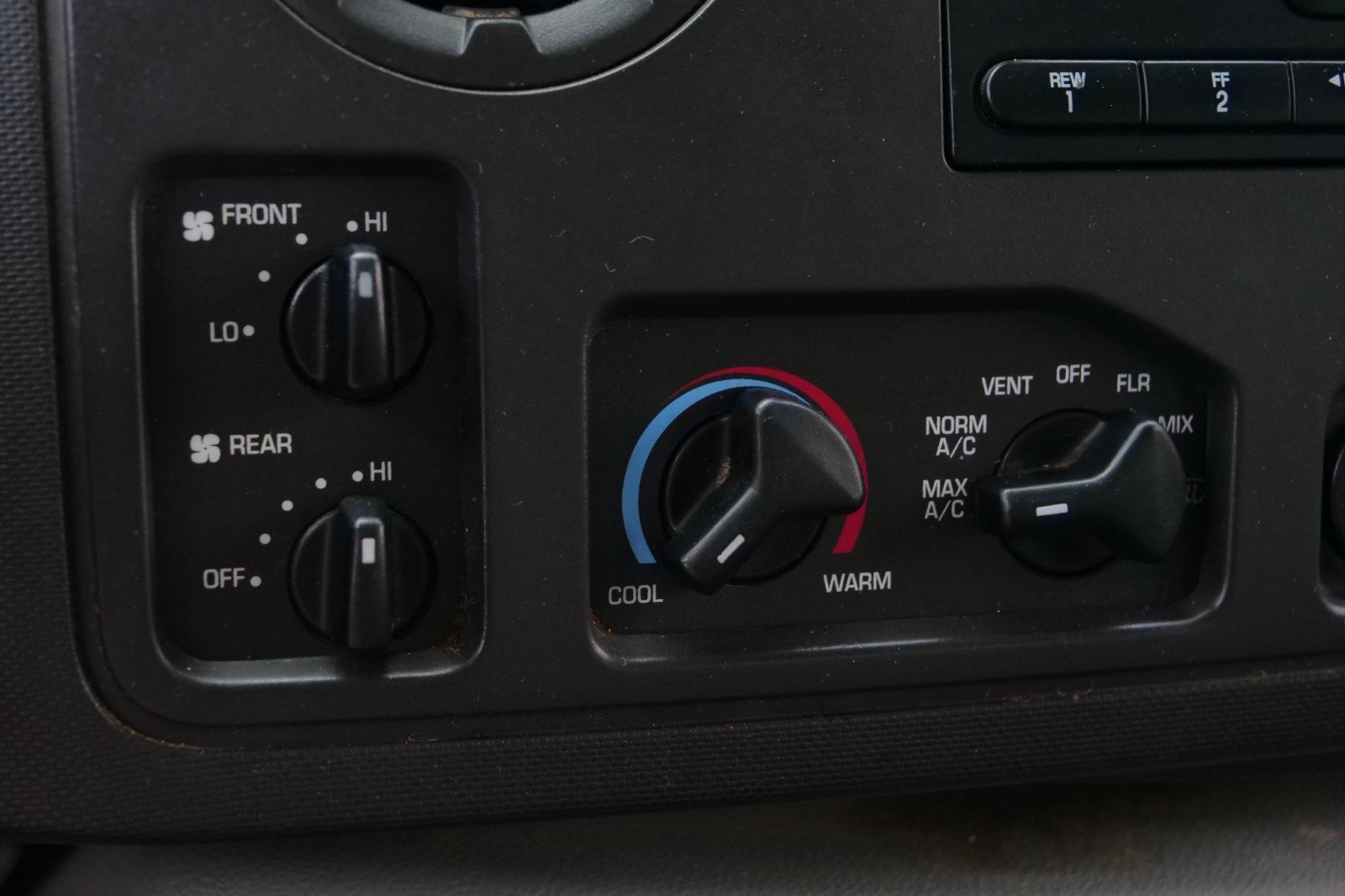 Used 2010 Ford E-250 and Econoline 250 Extended RWD image 20