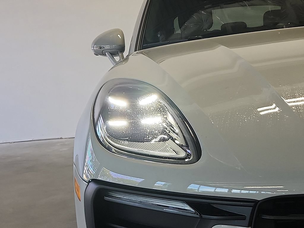 New 2026 Porsche Macan AWD/4WD image 9