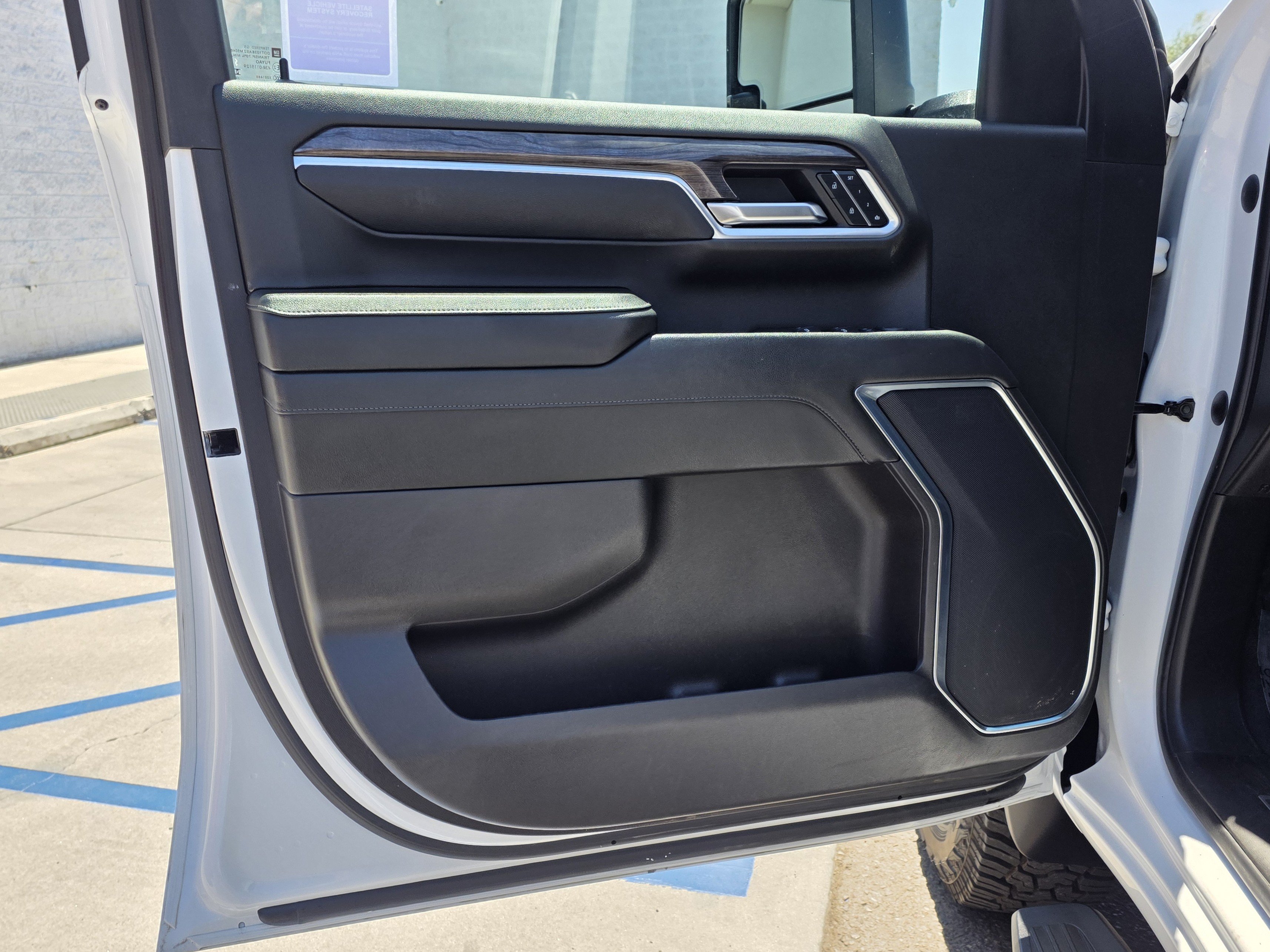 Used 2024 Chevrolet Silverado 2500 LTZ AWD/4WD image 11