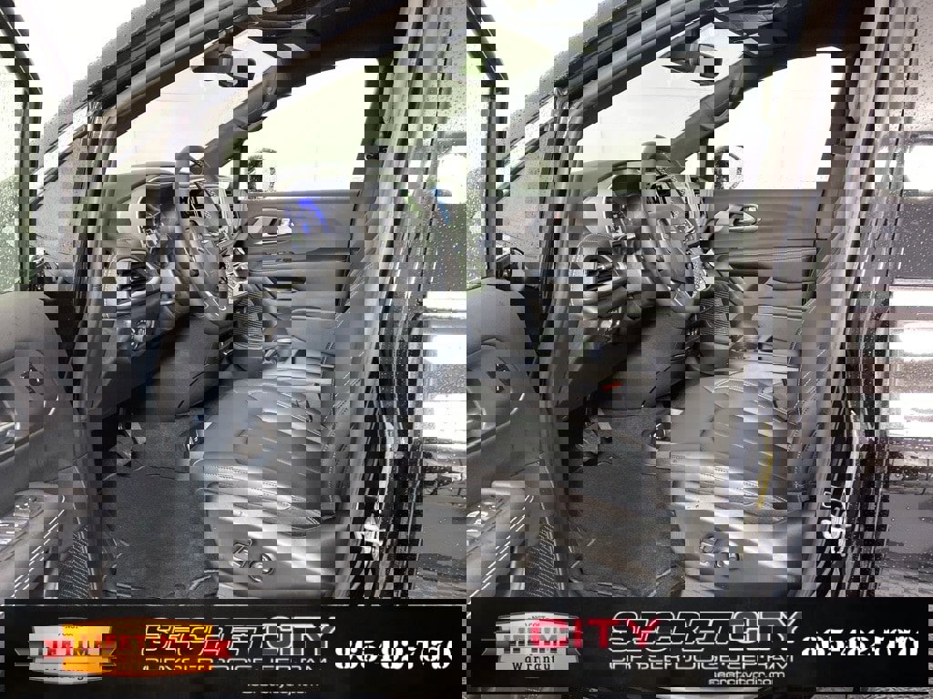 New 2026 Chrysler Pacifica Select image 11