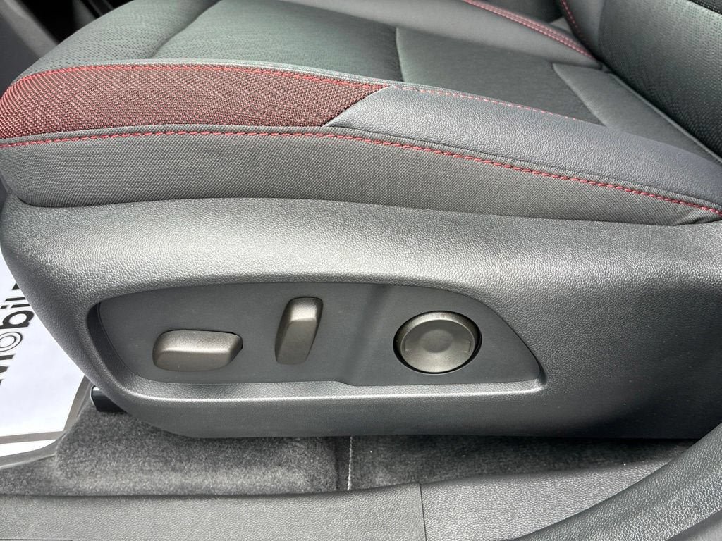 New 2027 Chevrolet Equinox RS w/ Safety and Technology Package AWD/4WD image 4
