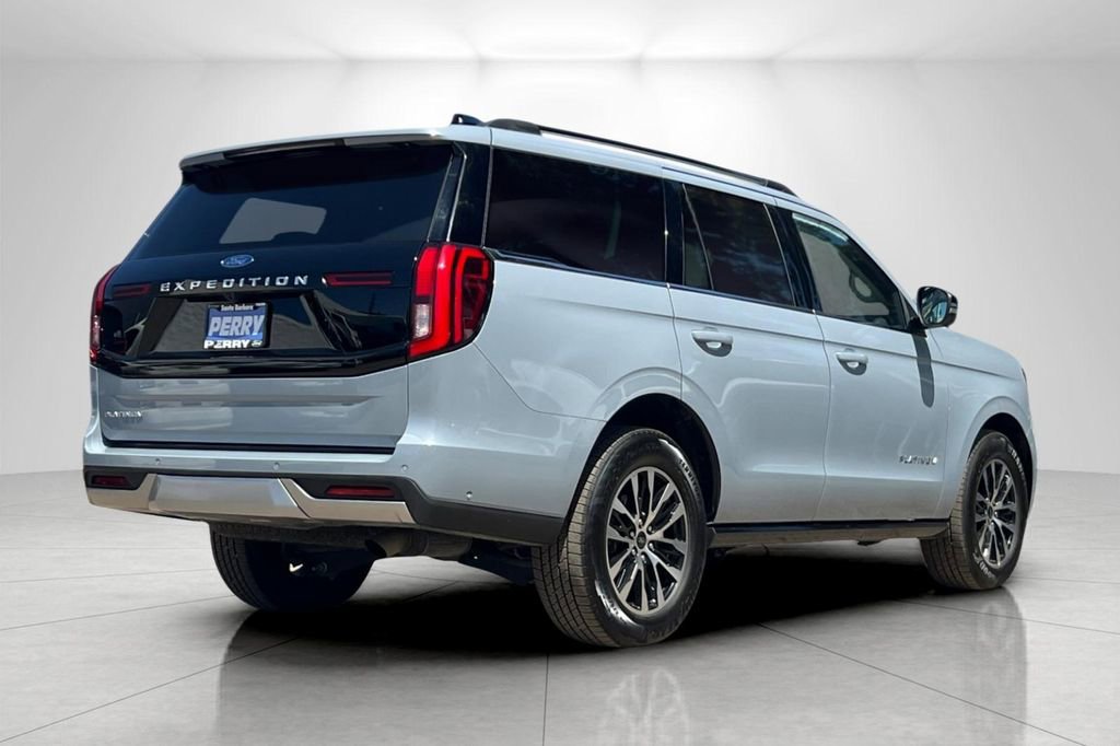 Used 2025 Ford Expedition Platinum image 4