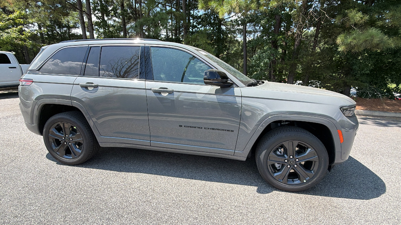 New 2027 Jeep Grand Cherokee Limited AWD/4WD image 7