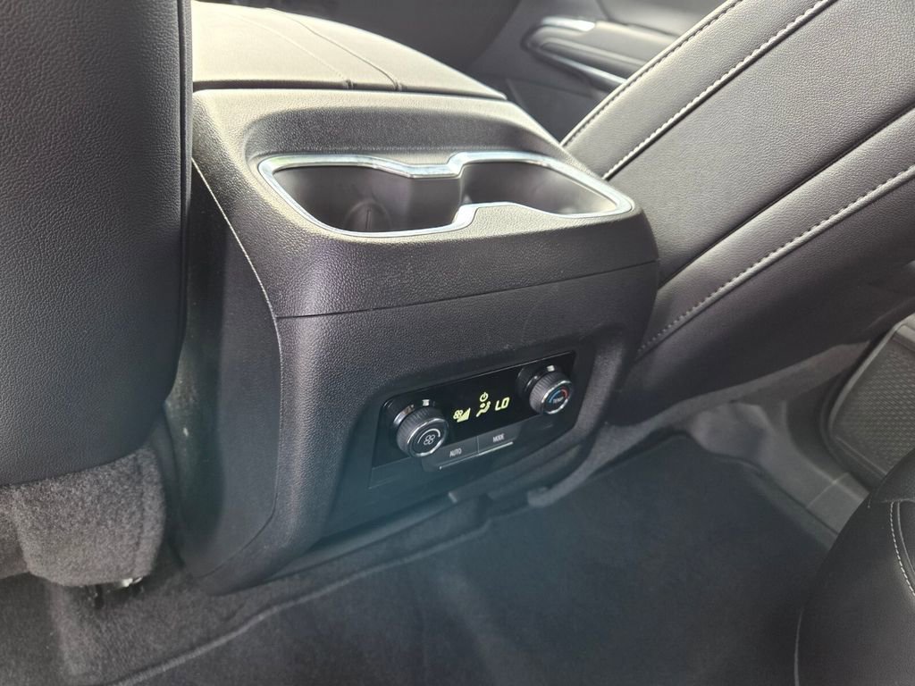 Certified 2025 Chevrolet Traverse LT FWD image 9
