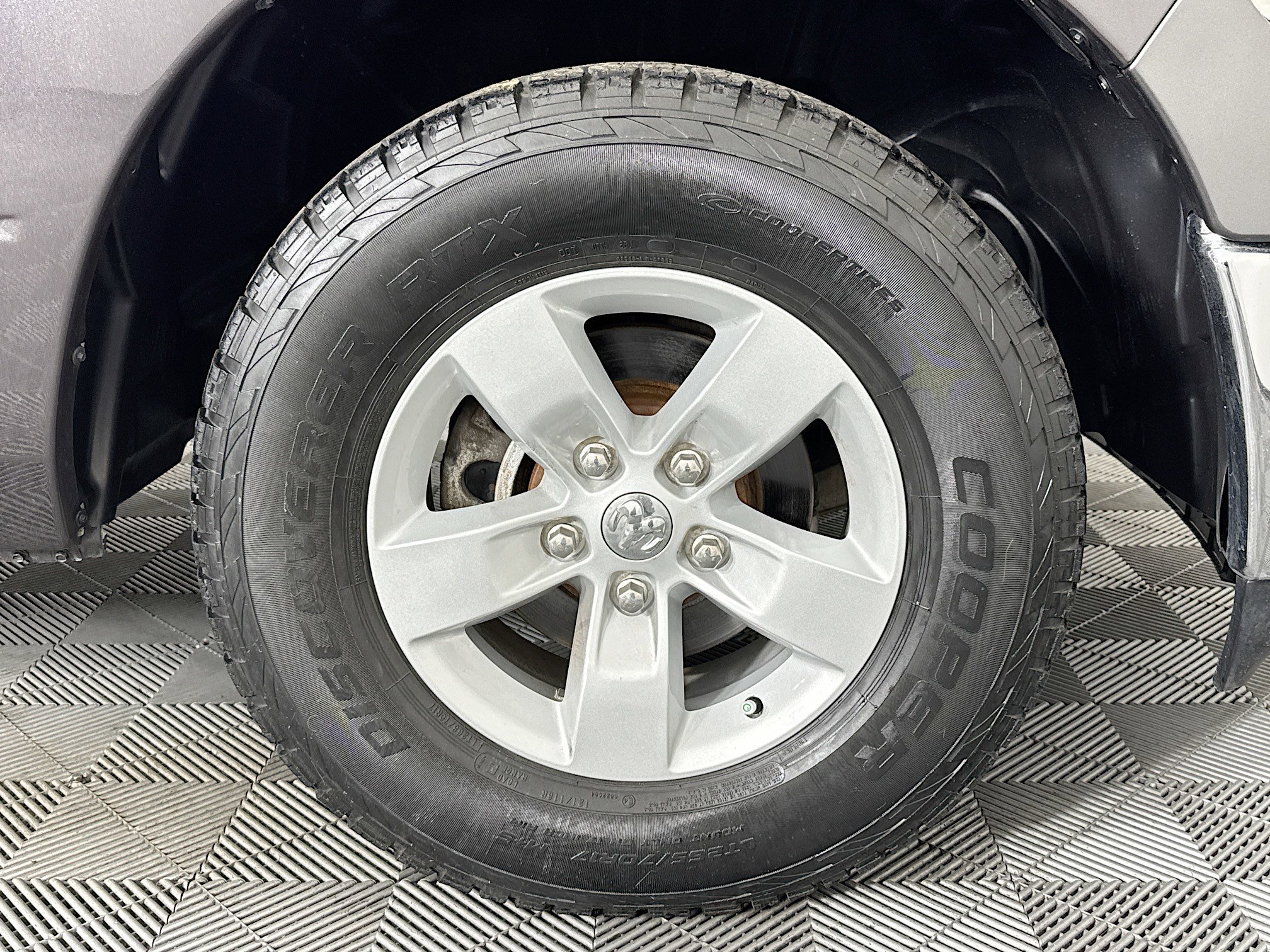 Used 2020 RAM 1500 Classic SLT image 30