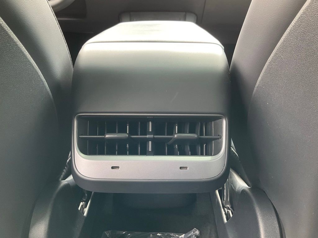 Used 2023 Tesla Model Y 2WD image 35