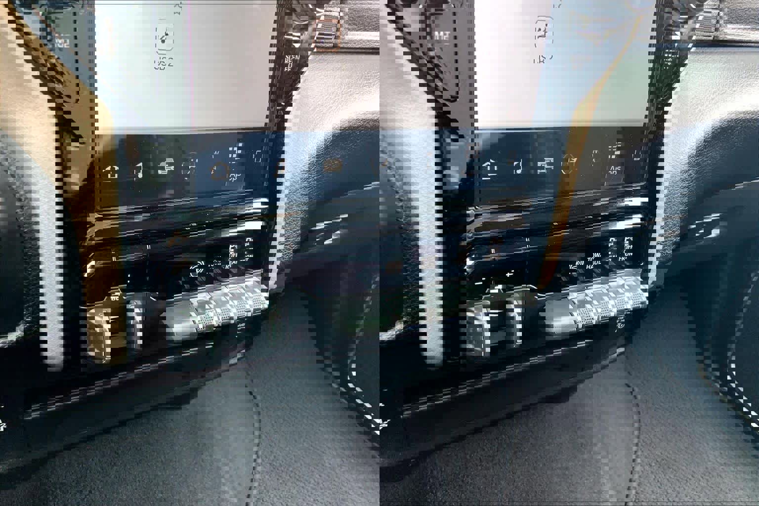 Used 2024 RAM 2500 Laramie AWD/4WD image 32