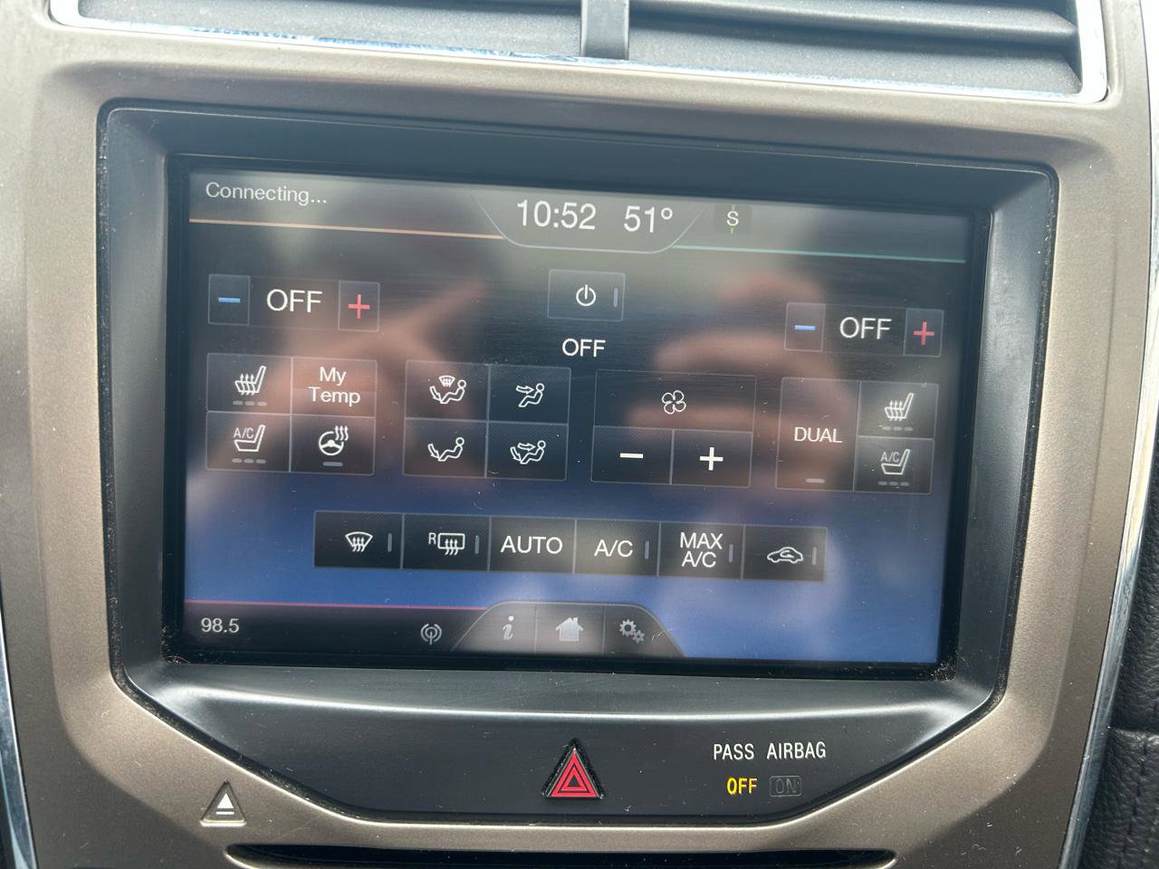 Used 2014 Lincoln MKX AWD w/ Equipment Group 101A image 25