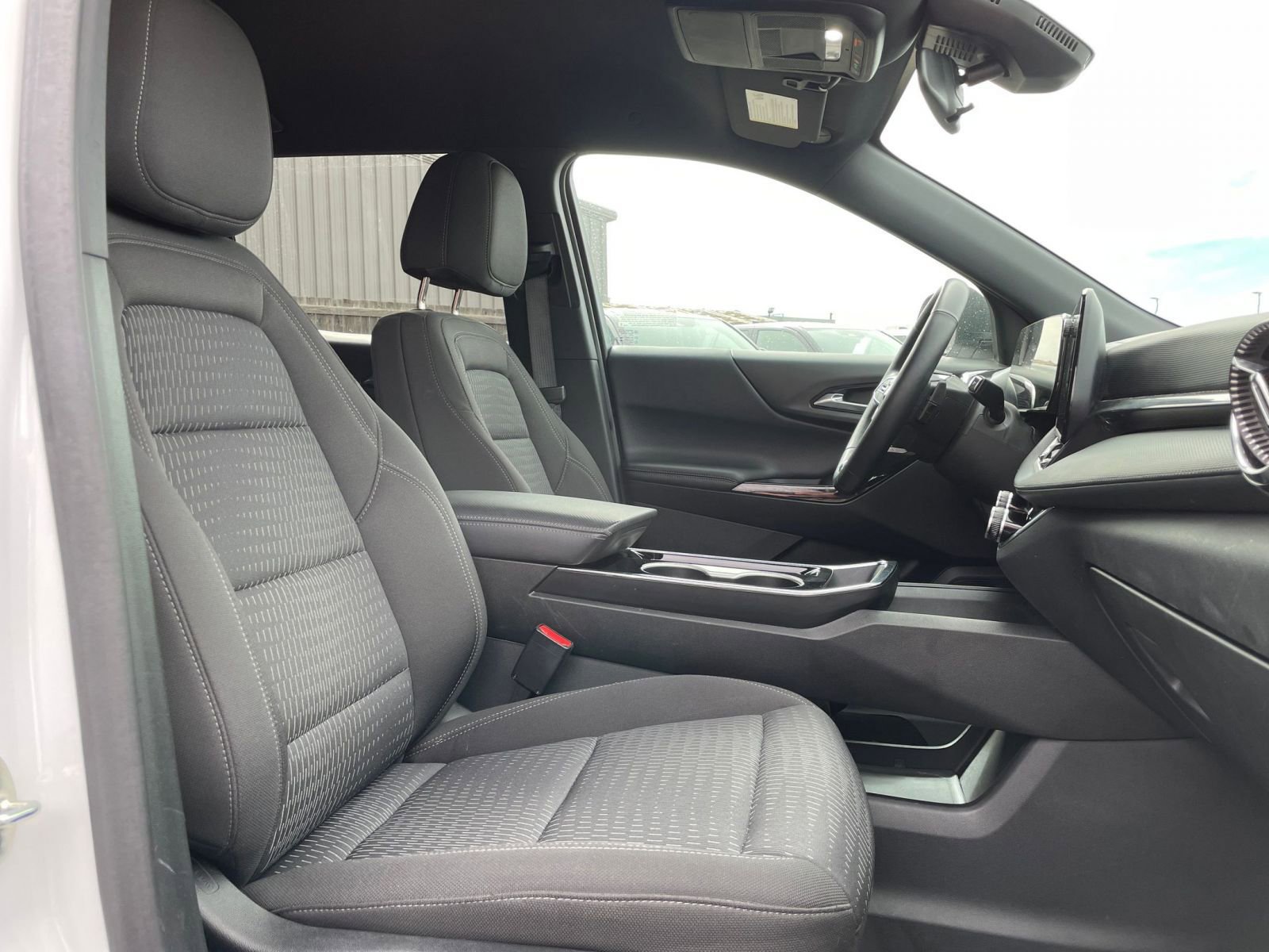 Used 2025 Chevrolet Equinox LT image 37