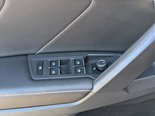 Used 2023 Volkswagen Tiguan SE R-Line FWD image 10