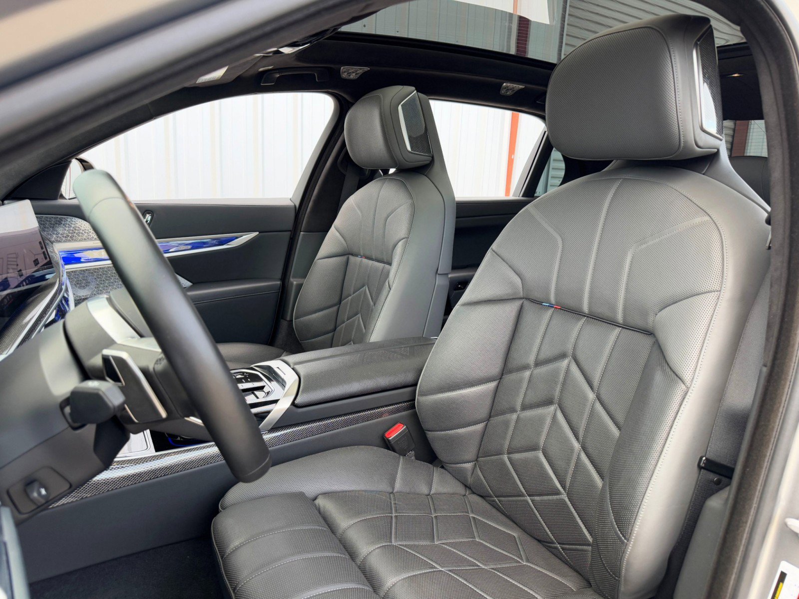 Used 2023 BMW i7 xDrive60 image 50