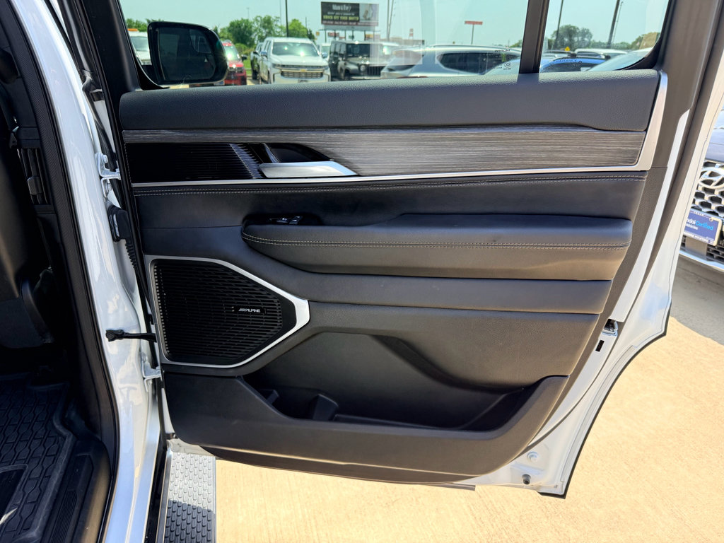 Used 2024 Jeep Wagoneer Series II w/ Flexible Seating Group AWD/4WD image 23