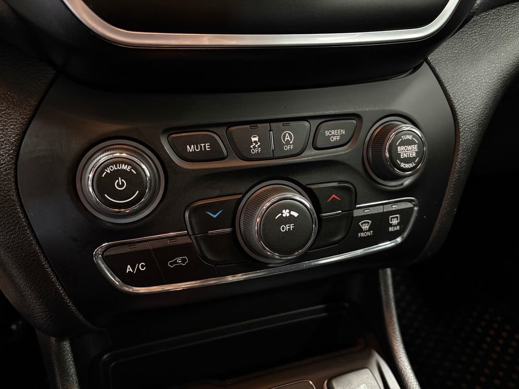Used 2019 Jeep Cherokee Sport w/ Cold Weather Group image 22