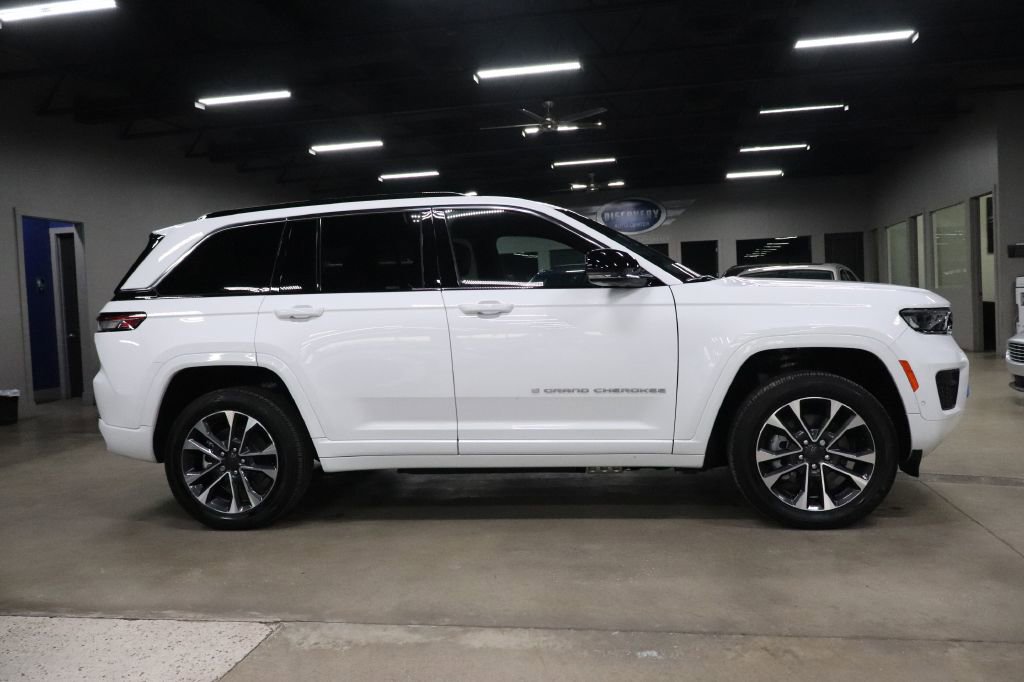 Used 2024 Jeep Grand Cherokee Overland w/ Advanced Protech Group III image 6