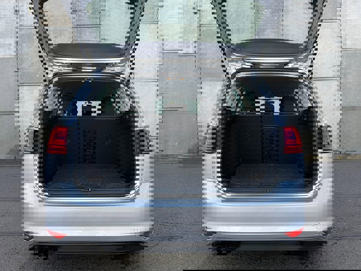 Used 2017 Volkswagen Golf S image 33