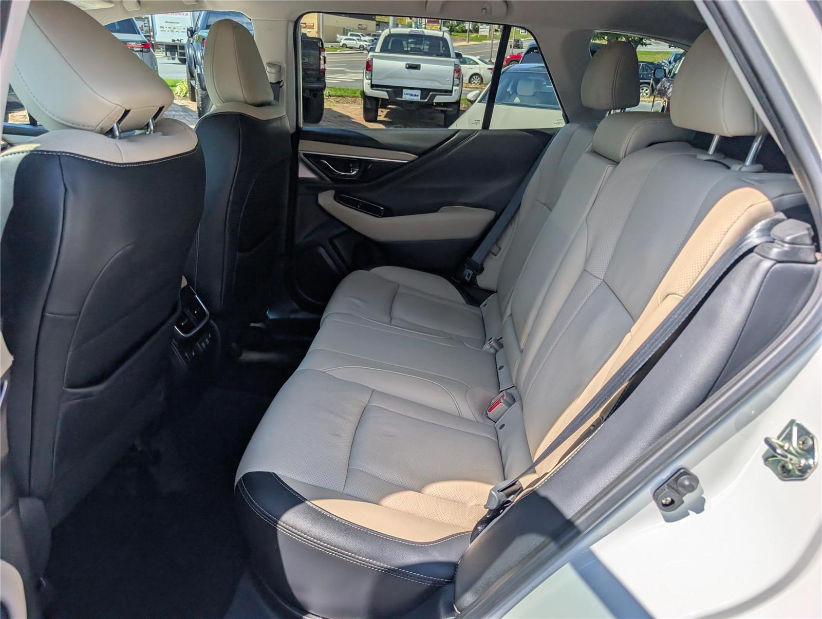 Used 2020 Subaru Outback Limited w/ Popular Package #2 AWD/4WD image 16