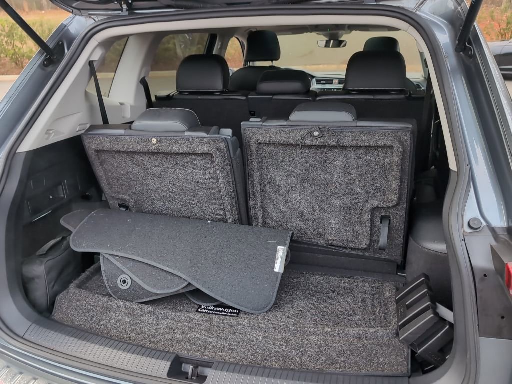 Used 2023 Volkswagen Tiguan SE w/ Panoramic Sunroof Package image 11